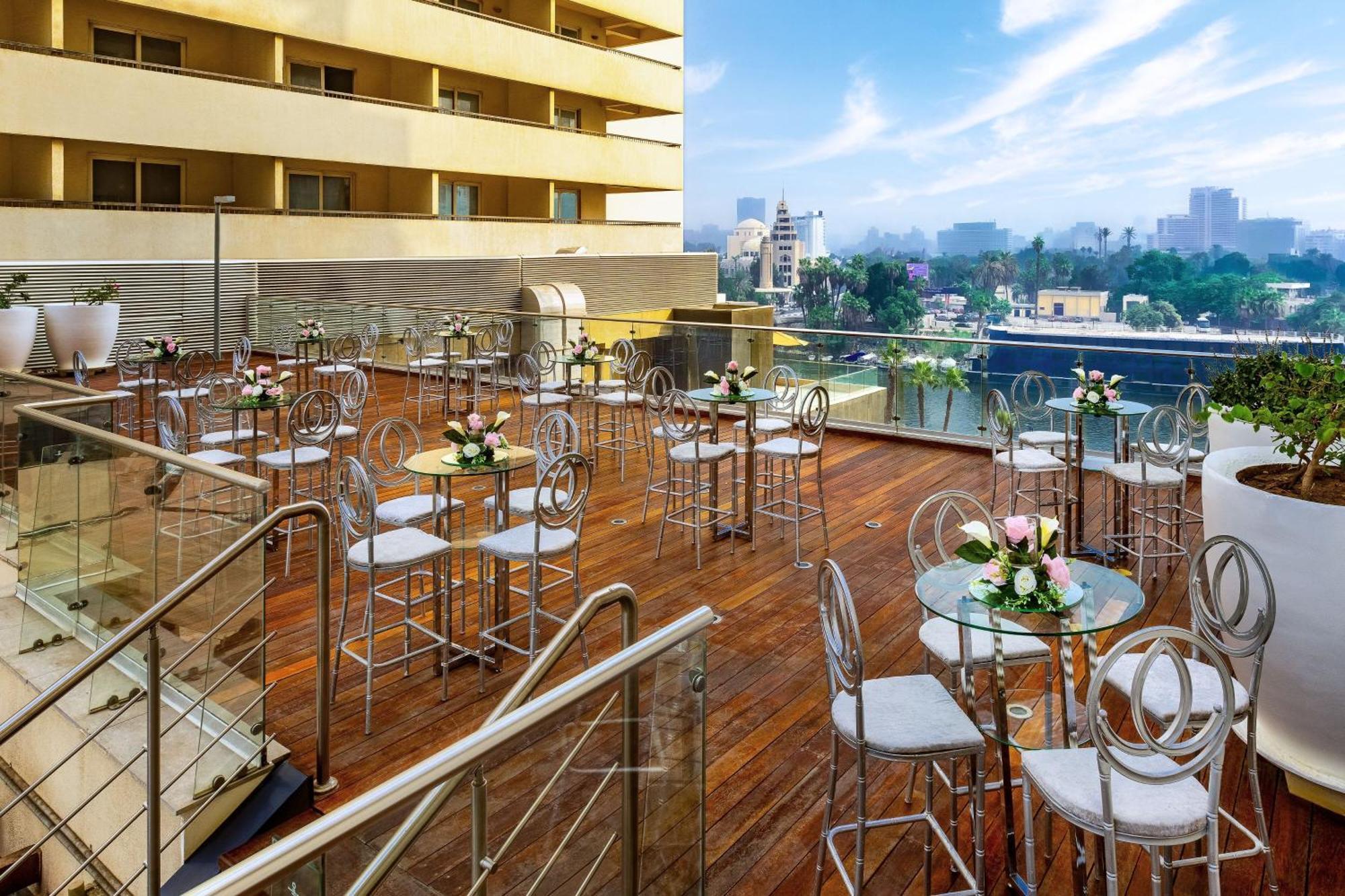Sheraton Cairo Hotel & Casino Giza Zewnętrze zdjęcie The Terrace