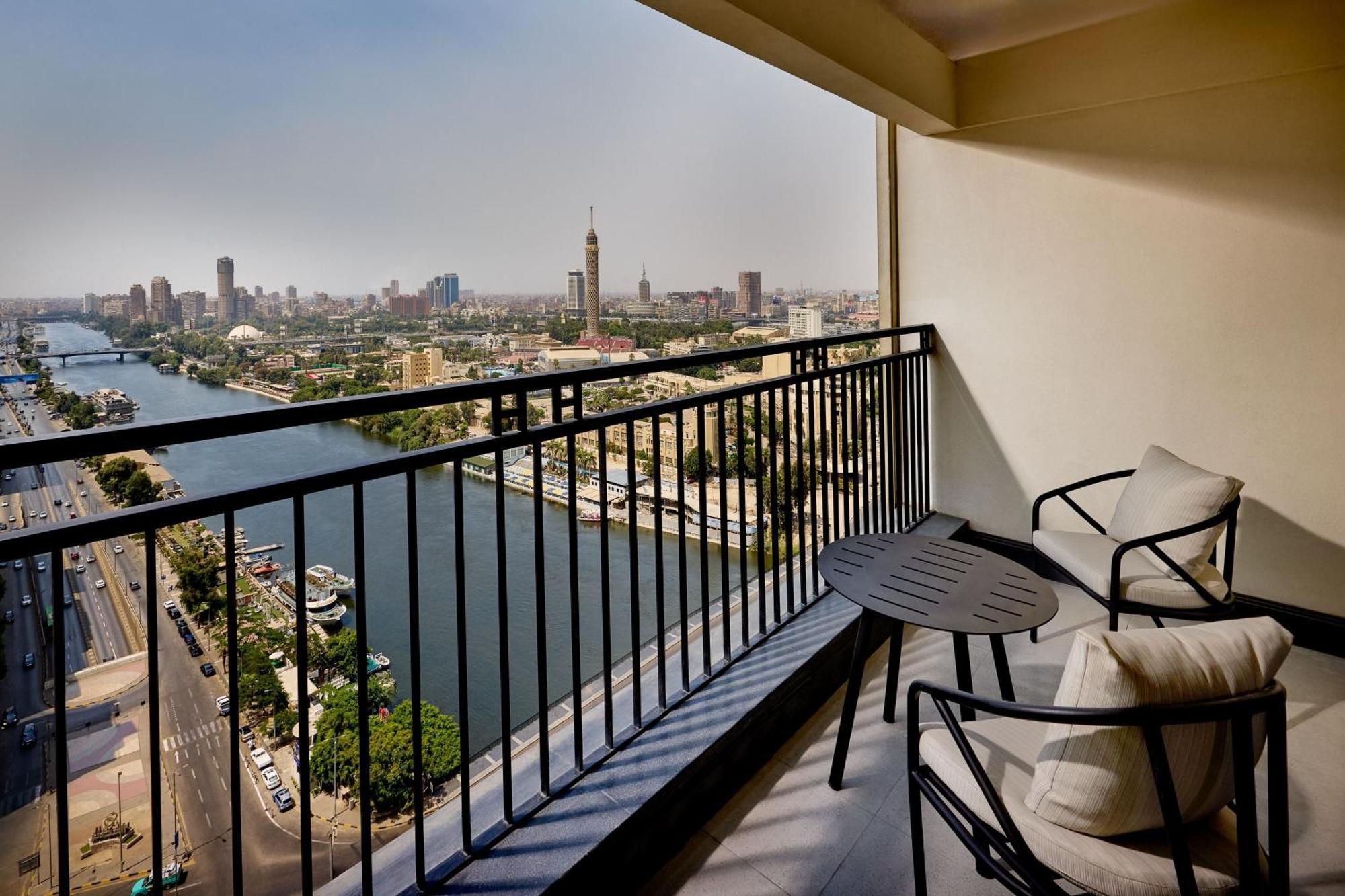 Sheraton Cairo Hotel & Casino Giza Zewnętrze zdjęcie View of the Nile from the balcony of a suite at the Four Seasons Hotel, Cairo
