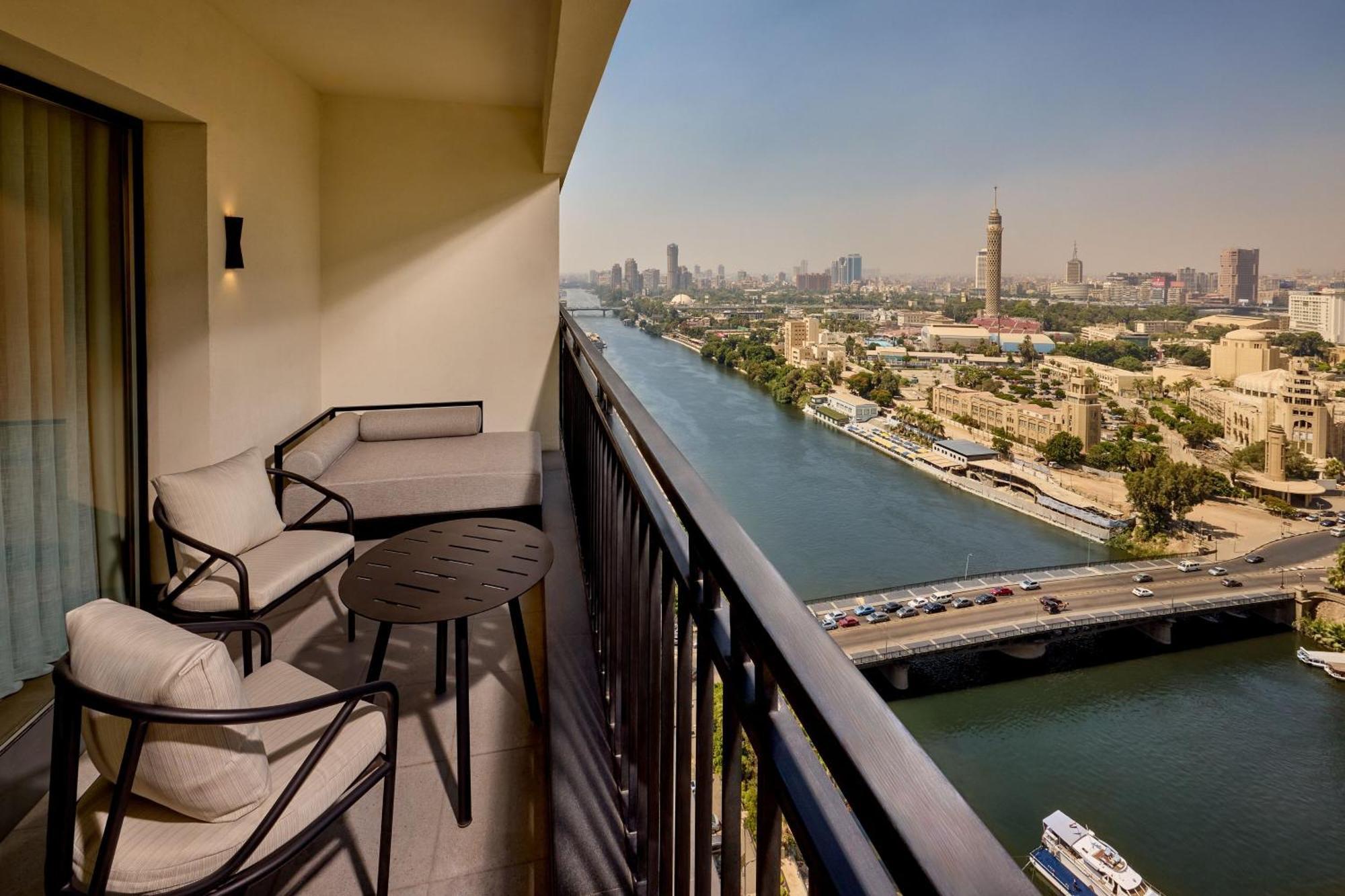 Sheraton Cairo Hotel & Casino Giza Zewnętrze zdjęcie View of the Nile from the Four Seasons Hotel, Cairo